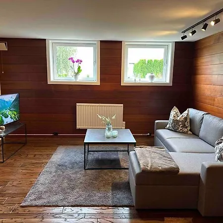Nyoppusset Og Romslig Leilighet Med 6 Soveplasser I Et Familievennlig Omrade Sarpsborg Exterior photo